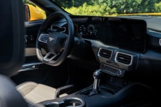 全新福特Mustang®敞篷运动版中控台